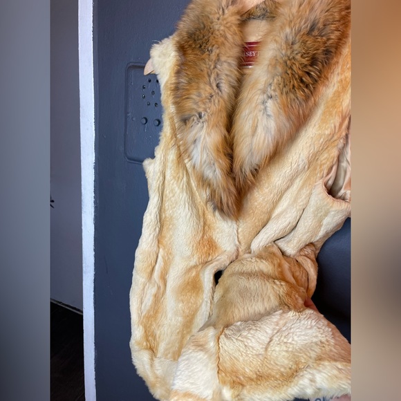 Casey Park (Real Fur) Vest - Picture 2 of 8